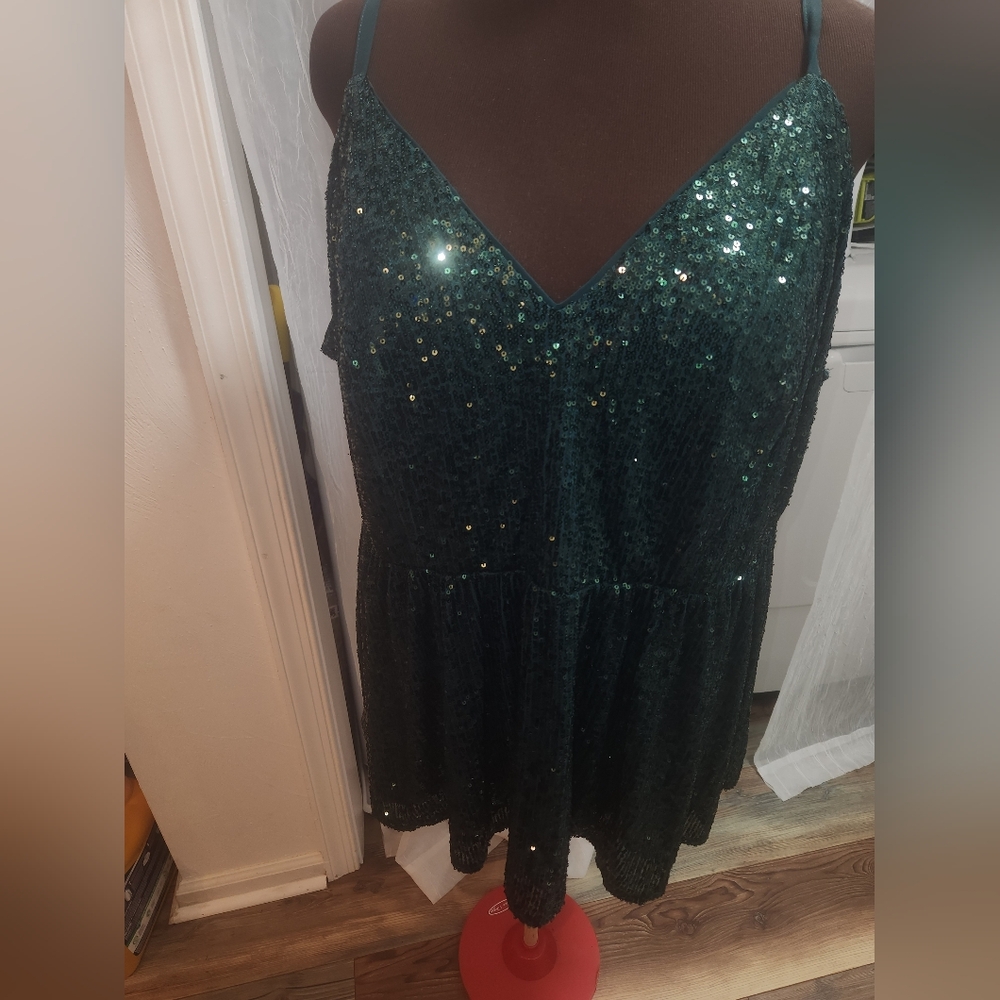 Sold...Green Sequin Women's Torrid Top Size 4 - Picture 3 of 10